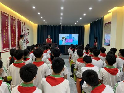 糯垌镇组织学生参观青少年法治教育基地
